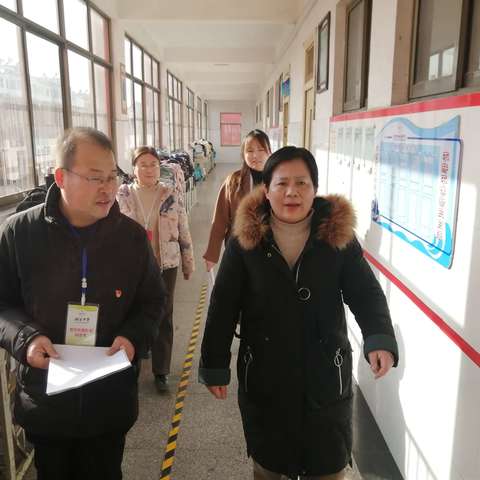 巡查映日辉  考场正气盛——市教研室领导莅临洪绪中学指导期末考试