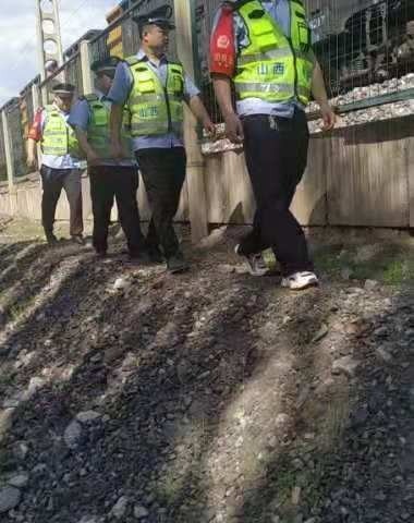 紧绷防汛安全线，共建平安铁路通