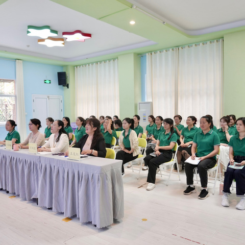 科研明方向，深耕行致远——海口市龙华区中心幼儿园2024年小课题研究开题论证会