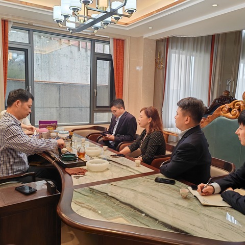 勇攀高峰正当时，冬日攻坚展宏图。砥砺前行谱新篇，再创佳绩展雄风。