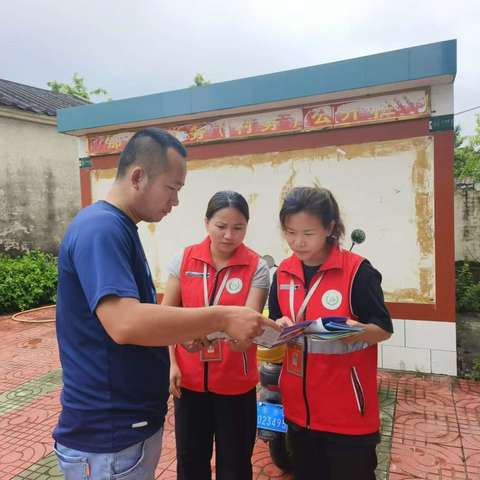 新龙镇网格员开展禁毒宣传