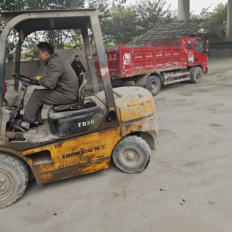 【中部区域—重庆基地】重庆家装片区——客情维护在路上，华新好礼暖人心