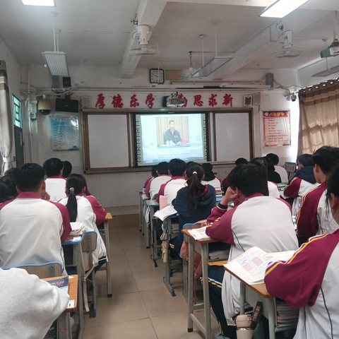 东方市民族中学团委组织团员学生学习《习近平总书记在听取海南省委和省政府工作汇报时的重要讲话精神》