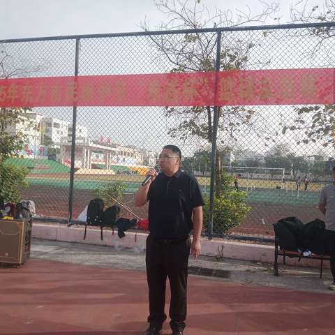 东方市民族中学举办“欢送杯”校园篮球友谊赛——激情飞扬，迎“篮”而上