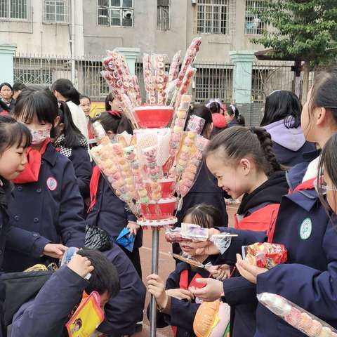 有心意！有新意！严家岗小学这届爱心义卖“锋”景独好！