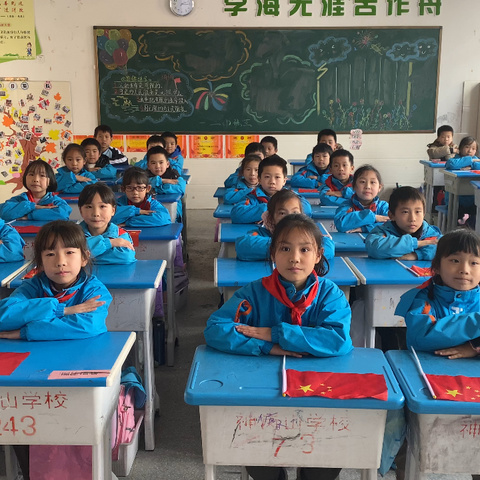 学习雷锋好榜样，小小少年乐争章 吉安八中神岗山校区开展学雷锋月系列活动暨红领巾奖章“奉献章”颁章仪式