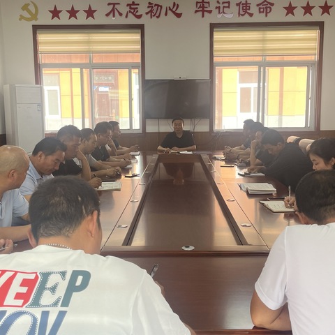 关山林场杏咀庙管护站：红豆杉基地杂草清理工作圆满完成