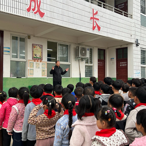 校园消防演练，筑牢安全防线——记中吕小学举行消防知识培训及应急疏散演练活动