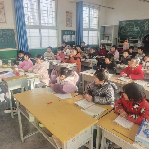 思政润童心 使命伴成长——杨集镇领导干部走进中吕小学开展思政教育活动