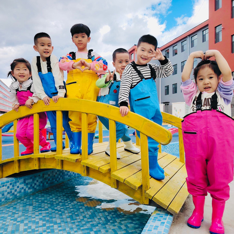 “未来因你 灿若星河”第四届大班毕业典礼暨泡沫之夏活动邀请函