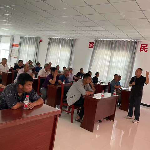 万花山镇果树夏季培训会