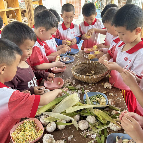 快乐劳动  共筑美好——红狮镇中心幼儿园“五一”劳动节活动