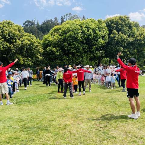 志砺儿童运动馆亲子草坪运动会