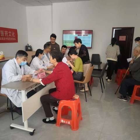 【莲花社区】爱心义诊进社区  健康关爱暖民心