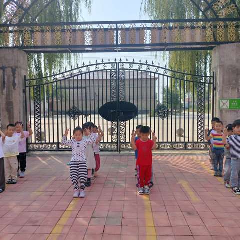 【简篇】快乐游戏，健康成长——五拨台幼儿园户外活动