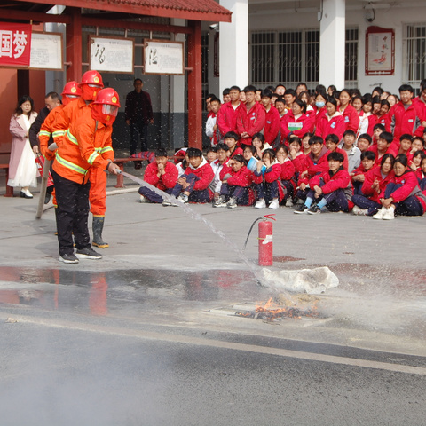 防震消防演练不懈怠    筑牢校园保护安全网———正阳四中开展地震、消防应急疏散演练活动