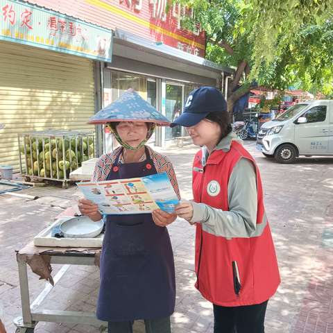 新龙镇网格员开展“护苗”防溺水宣传