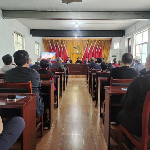 褚河街道双马社区2024年10月组织党员召开主题党日学习会，会议由支部书记（刘大卫）主持