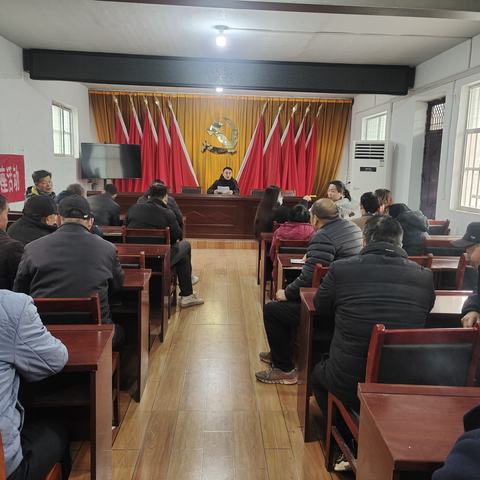 褚河街道双马社区2024年12月10日，组织党员召开主题党日学习会，会议由支部书记（刘大卫）主持