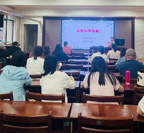 立足常规 提质赋能 -----黄湾镇中心小学2025年5月教师集中学习会