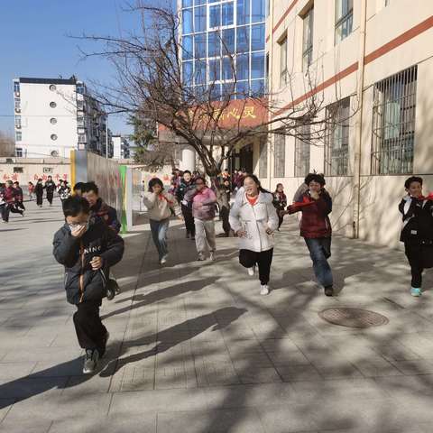 安全防患未然，演练筑牢底线                       ——简良小学春季开学安全演练