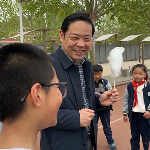 跳蚤小市场 人生大课堂 --召陵区实验中学五五班爱心跳蚤市场活动