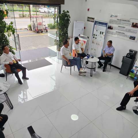 甘亭街道组织区人大代表调研农业保险工作