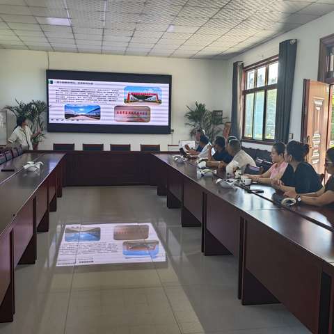 甘亭街道人大工委组织区人大代表深入葡萄种植园调研，共绘乡村振兴新篇章