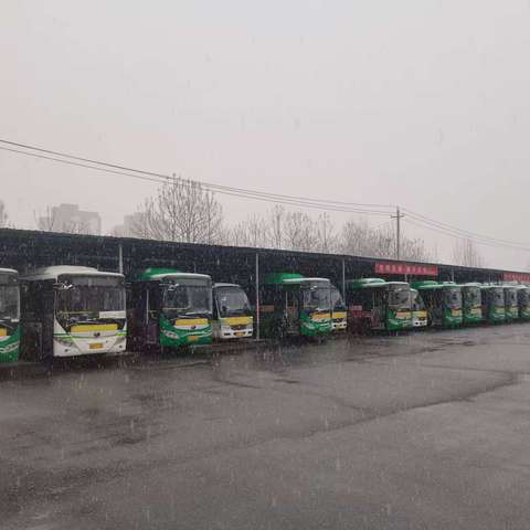 公交人除冰保通，护航蛇年春运