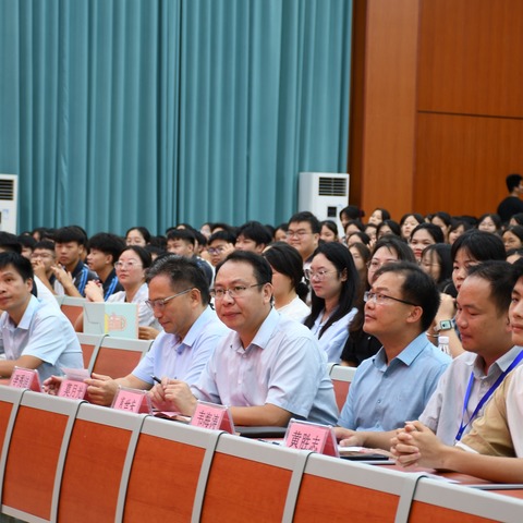 乘风破浪正此时 奋楫扬帆新启航 ——田东县滨江学校2025届交接仪式暨高三年级动员会