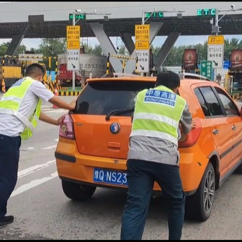 郑漯分公司漯河南站为“高温”罢工车辆送清凉