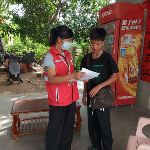 八所镇罗带村网格员开展防溺水宣传活动