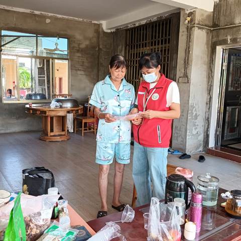 罗带村网格员开展防养老诈骗宣传活动
