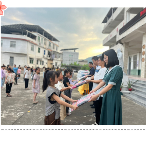 情系教育，爱心助学—漳州驻深团工委为汤坑小学捐赠书包