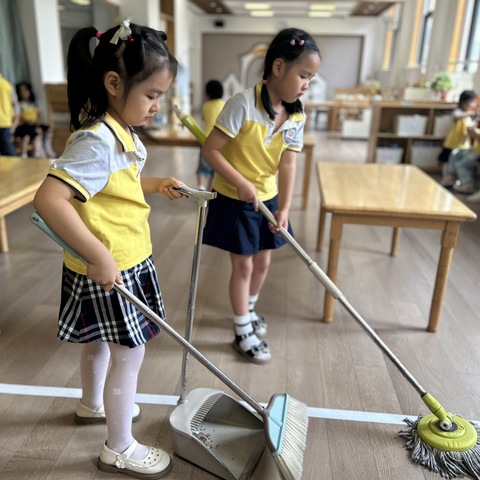 小小民族娃，欢喜迎国庆！