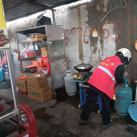 八所镇滨海社区网格员开展消防安全知识宣传活动