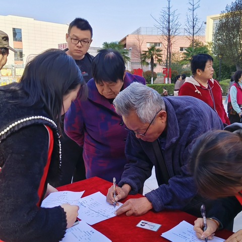 暖心帮办优服务 争做居民贴心人