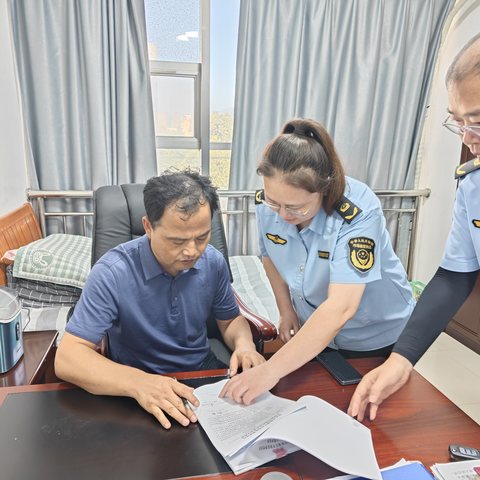 区市场监管局曹少龙局长体验执法大队案件调查工作