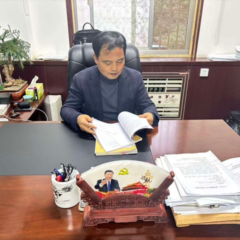 区市场监管局曹少龙局长体验案件评查工作