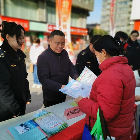 临潼区市场监管局开展“12.4”国家宪法日宣传活动