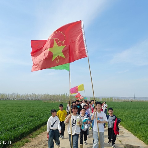 笑靥踏春行，不负好韶光——草庄小学春游活动