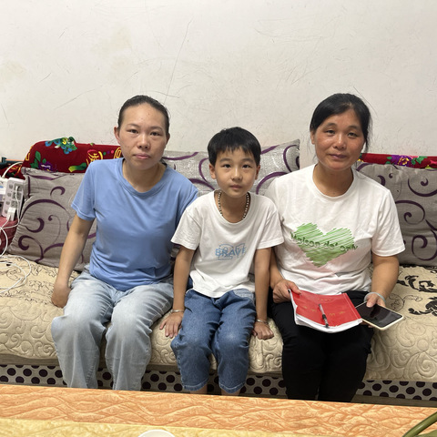 “暑”期有约，为爱而“访”——-二（5）班暑假家访纪实