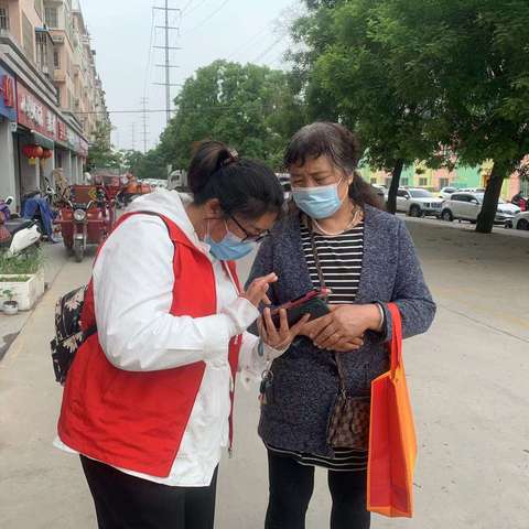 双府社区在辖区开展家门口就业宣传工作