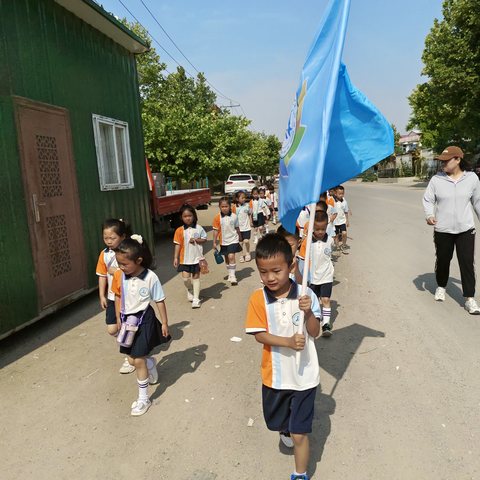 【幼小衔接】体验多彩大课间_侯帐幼儿园参观小学活动