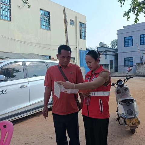 三家镇三家村网格员开展反走私宣传工作