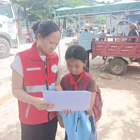 网格员入户开展“护苗”禁毒宣传工作