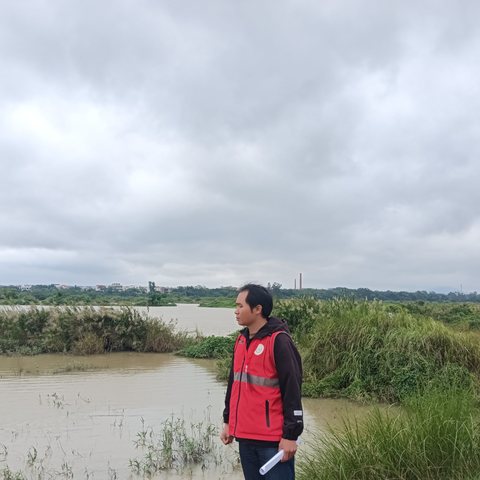 三家村网格员开展巡查昌化江工作