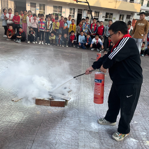 消防演练，防患未燃    ———西溪中心小学