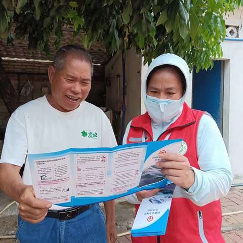 八所镇滨海社区网格员开展铁路爱路护路宣传活动