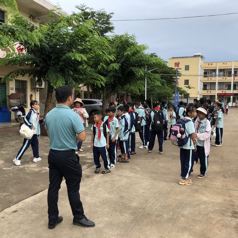 临高县龙波中心学校2024年春季研学劳动教育活动